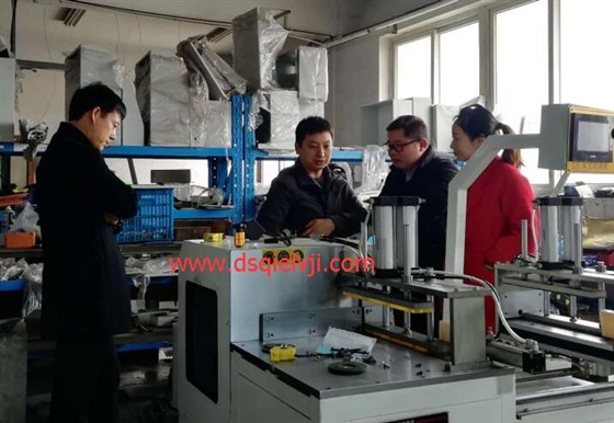 全自動(dòng)鋸鋁機