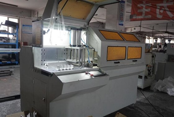 全自動(dòng)鋸鋁機