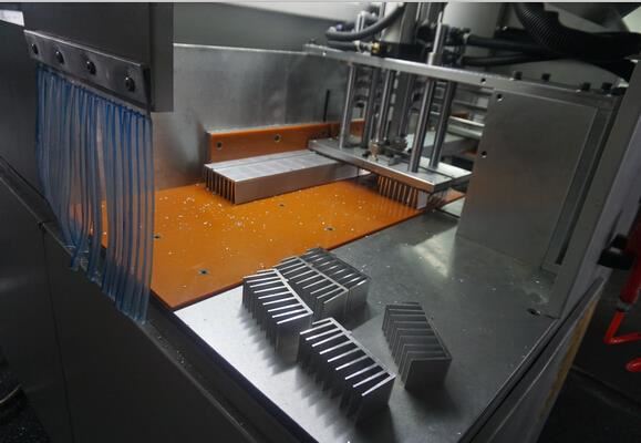 【廈門(mén)】鋁合金散熱器高精密鋸切，用鄧氏全封閉分離式切鋁機