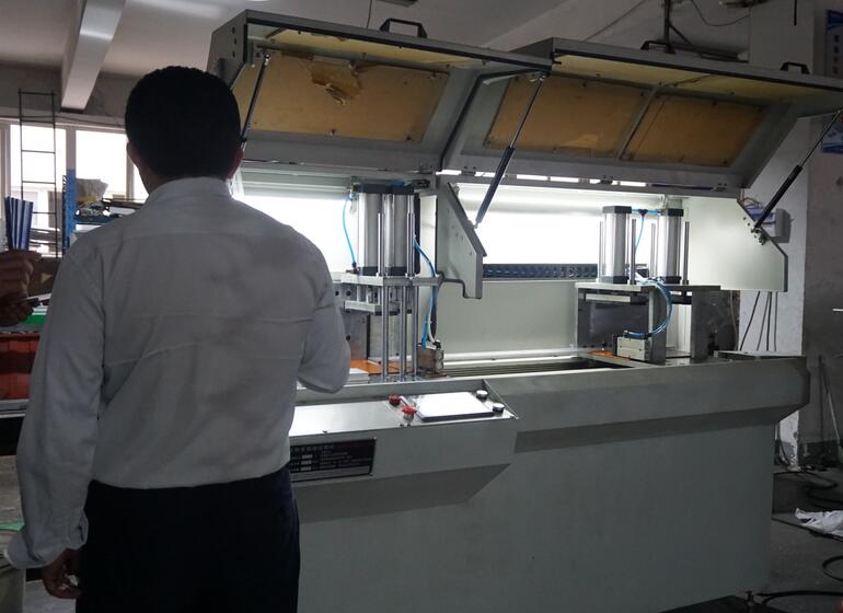 【四川】鄧氏DS-A450-3分離式切鋁機，鋸切汽車(chē)配件用異性空心、實(shí)心鋁棒