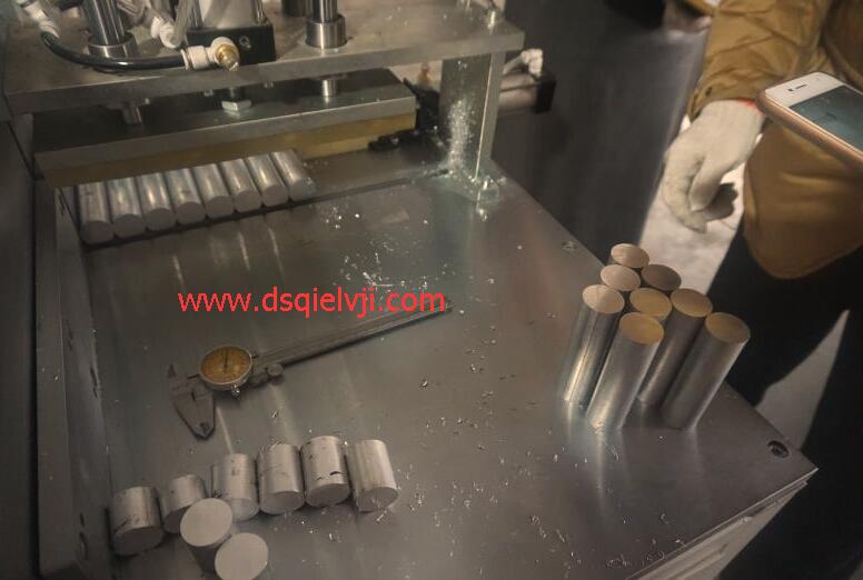 【上?！窟x擇鄧氏全自動(dòng)鋸鋁機，切割直徑100mm鋁棒做汽車(chē)配件